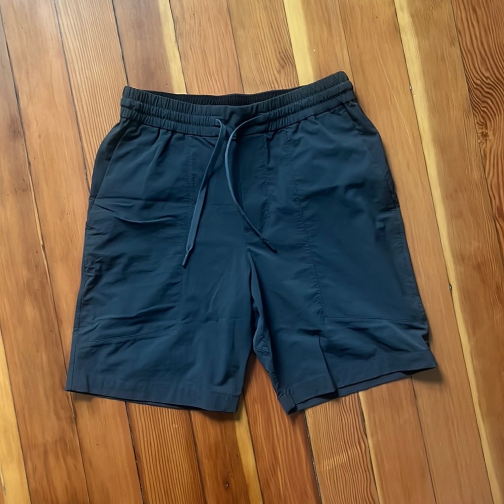 Men’s Lululemon Bowline 8” Shorts - Size Small - Dark Grey / Charcoal